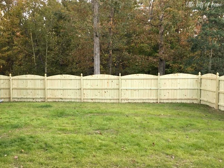 backyard-leveled-fence